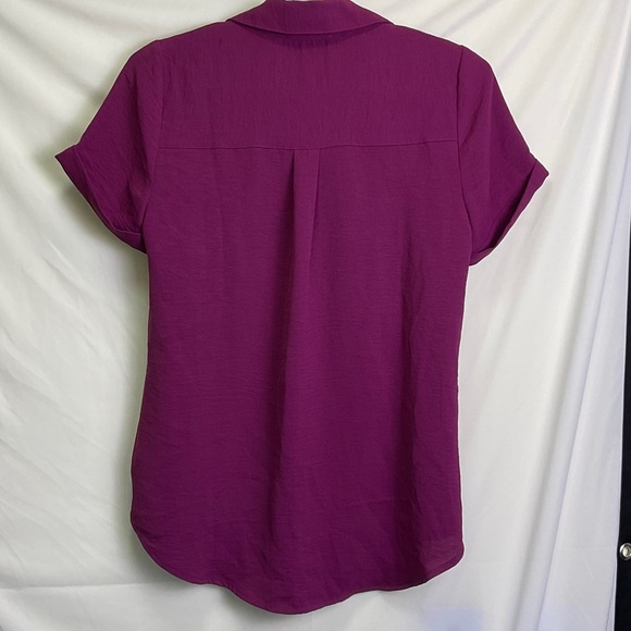 Fortune + Ivy Short-Sleeve Button-Down Shirt in Burgundy - Picture 8 of 10